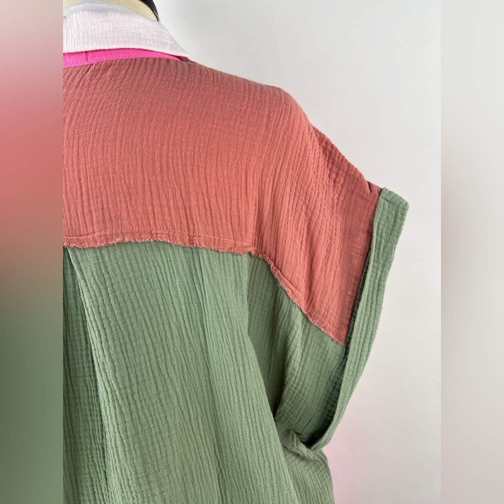 💚 3115. Gauze Rolled Cuff Button Front Top - Picture 4 of 7